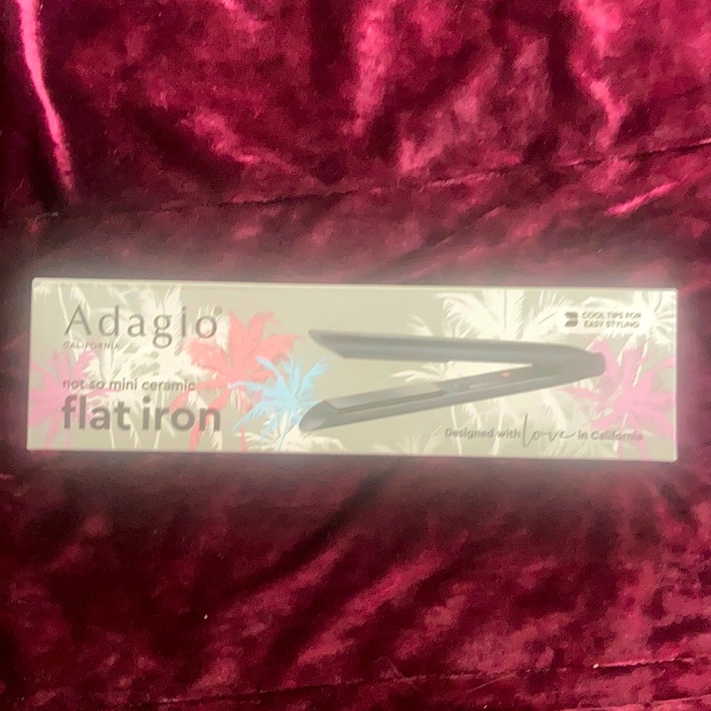 NWT Adagio California Not So Mini Flat Iron